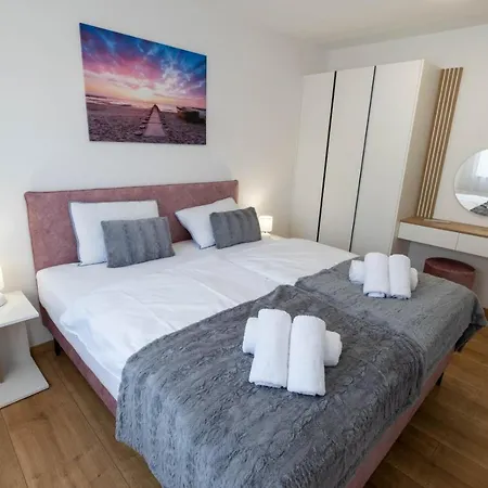 Διαμέρισμα Premium Luka - - With Heated Pool *