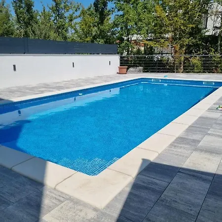Premium Luka - - With Heated Pool アパート
