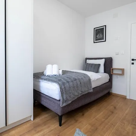 Premium Luka - - With Heated Pool Malinska
