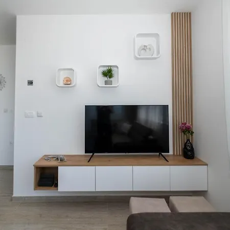 Apartment Premium Luka - - With Heated Pool Malinska