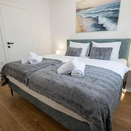Premium Luka - - With Heated Pool Apartment