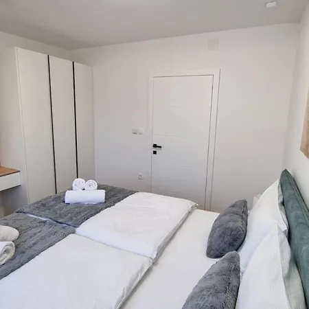 Premium Luka - - With Heated Pool *